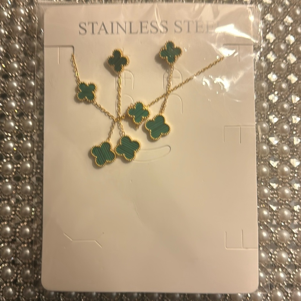 Clover earrings and necklace set